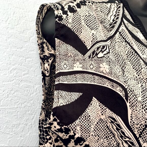 ANGL Black & Cream Abstract Pribt Surplice Short Romper Size Small - Picture 10 of 15